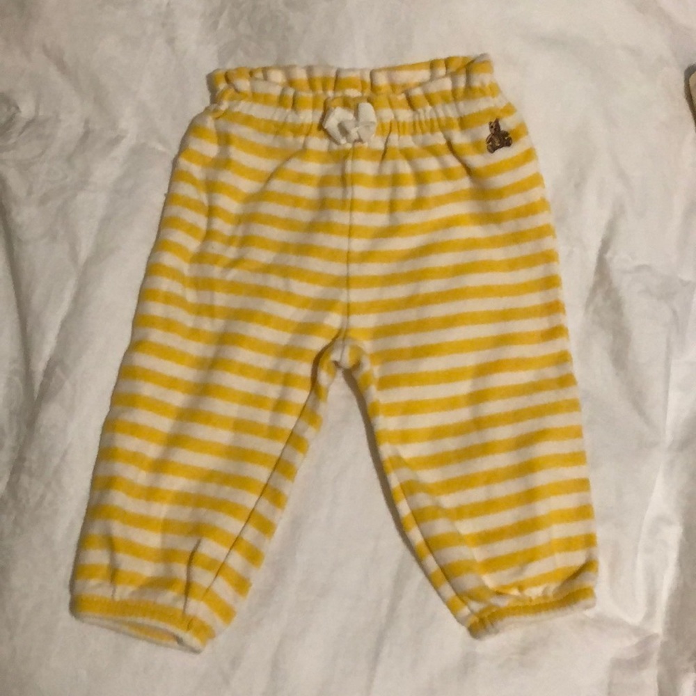 BabyGap joggers 💛 3 months. Super Soft.